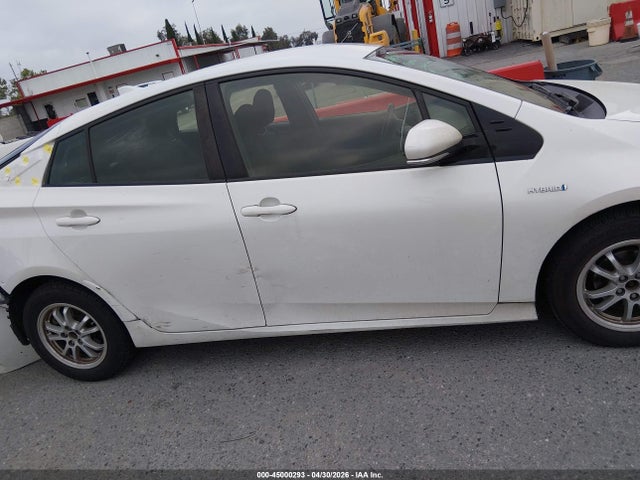 JTDKBRFUXH3055132 Toyota Prius Two