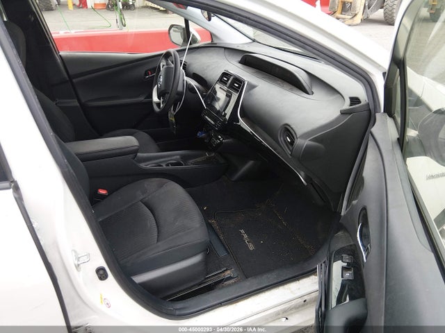 JTDKBRFUXH3055132 Toyota Prius Two