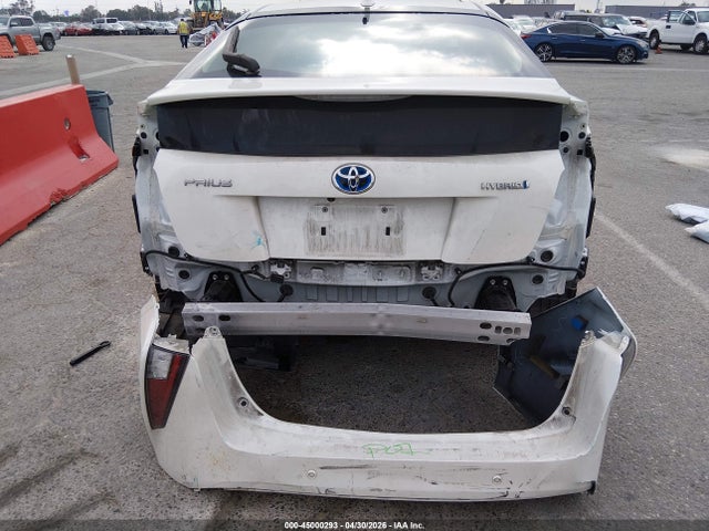 JTDKBRFUXH3055132 Toyota Prius Two