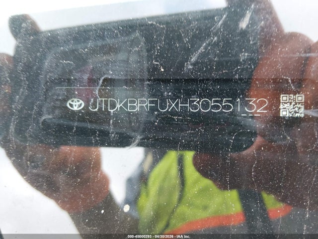 JTDKBRFUXH3055132 Toyota Prius Two