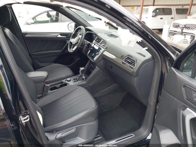 2024 Volkswagen Tiguan 2.0t Se R-line Black მანქანა იყიდება აუქციონზე, vin: 3VV8B7AX4RM092579, აუქციონის ნომერი: 45000357