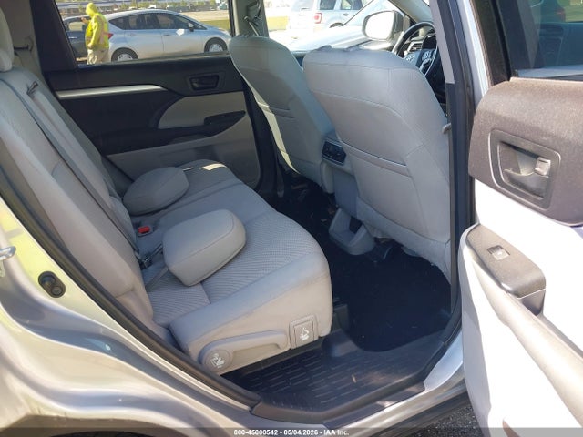 Продажа на аукционе авто 2016 Toyota Highlander Le V6, vin: 5TDBKRFH1GS257292, номер лота: 45000542