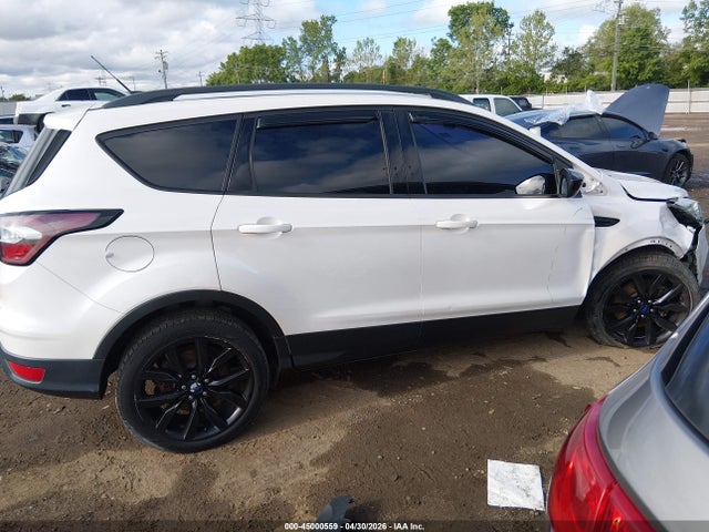 45000559 :رقم المزاد ، 1FMCU9G99HUB98863 vin ، 2017 Ford Escape Se مزاد بيع