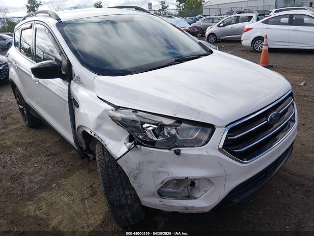 45000559 :رقم المزاد ، 1FMCU9G99HUB98863 vin ، 2017 Ford Escape Se مزاد بيع