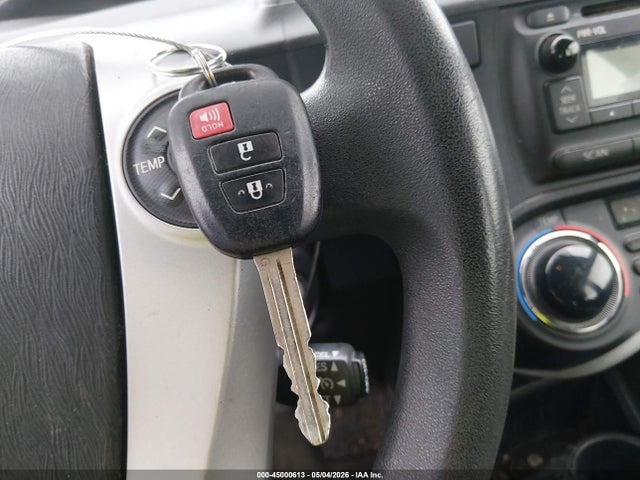 Продажа на аукционе авто 2012 Toyota Prius C Two, vin: JTDKDTB35C1520280, номер лота: 45000613