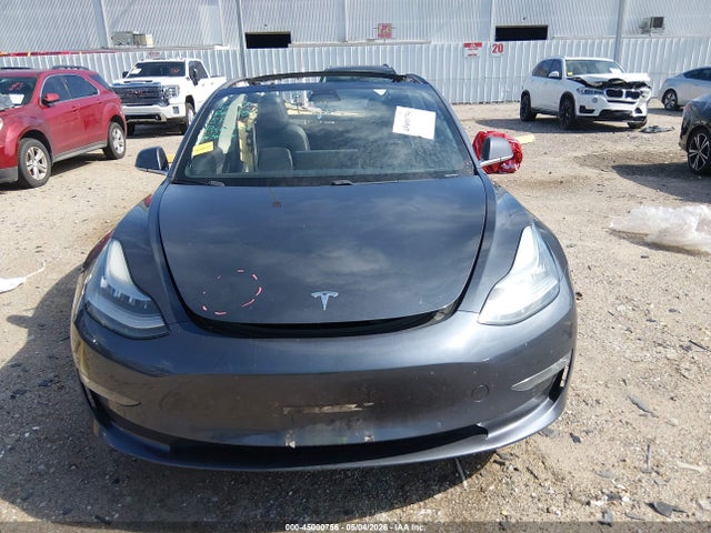 45000756 :رقم المزاد ، 5YJ3E1EAXJF037470 vin ، 2018 Tesla Model 3 Long Range/mid Range مزاد بيع