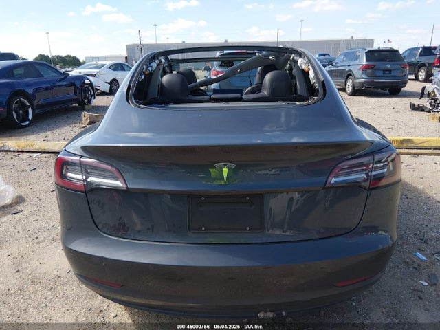 45000756 :رقم المزاد ، 5YJ3E1EAXJF037470 vin ، 2018 Tesla Model 3 Long Range/mid Range مزاد بيع