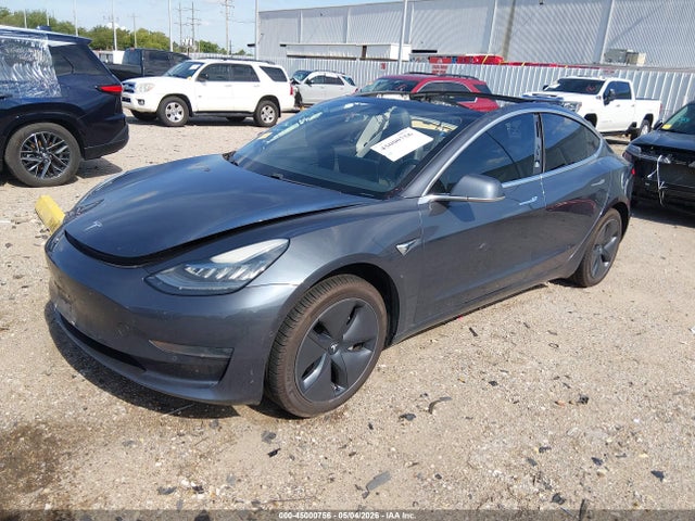 45000756 :رقم المزاد ، 5YJ3E1EAXJF037470 vin ، 2018 Tesla Model 3 Long Range/mid Range مزاد بيع