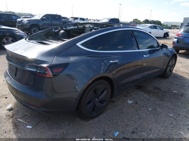 45000756 :رقم المزاد ، 5YJ3E1EAXJF037470 vin ، 2018 Tesla Model 3 Long Range/mid Range مزاد بيع