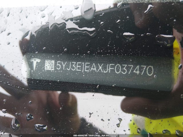 45000756 :رقم المزاد ، 5YJ3E1EAXJF037470 vin ، 2018 Tesla Model 3 Long Range/mid Range مزاد بيع