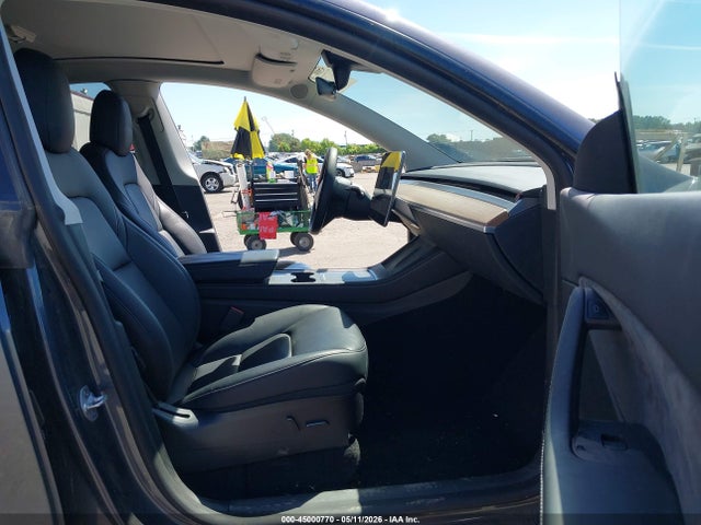 2022 Tesla Model Y Long Range Dual Motor All-wheel Drive მანქანა იყიდება აუქციონზე, vin: 7SAYGDEE6NF511086, აუქციონის ნომერი: 45000770