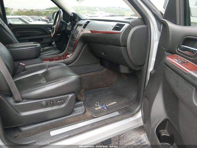 45000850 :رقم المزاد ، 1GYS4BEF8ER112273 vin ، 2014 Cadillac Escalade Luxury مزاد بيع