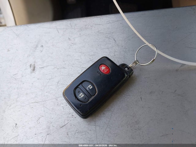 45001031 :رقم المزاد ، JTDKN3DU3E0381049 vin ، 2014 Toyota Prius Three مزاد بيع
