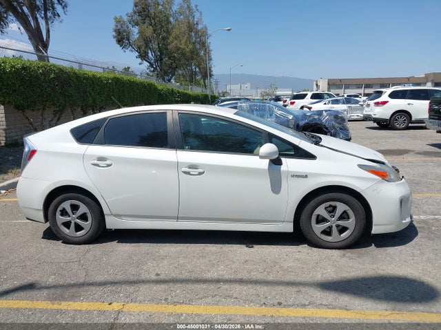 45001031 :رقم المزاد ، JTDKN3DU3E0381049 vin ، 2014 Toyota Prius Three مزاد بيع