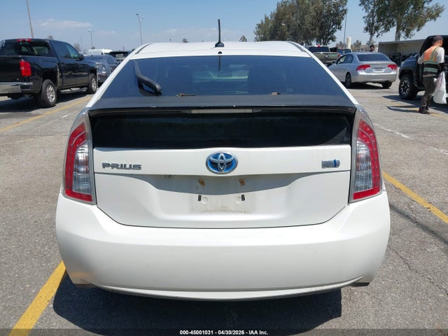 45001031 :رقم المزاد ، JTDKN3DU3E0381049 vin ، 2014 Toyota Prius Three مزاد بيع