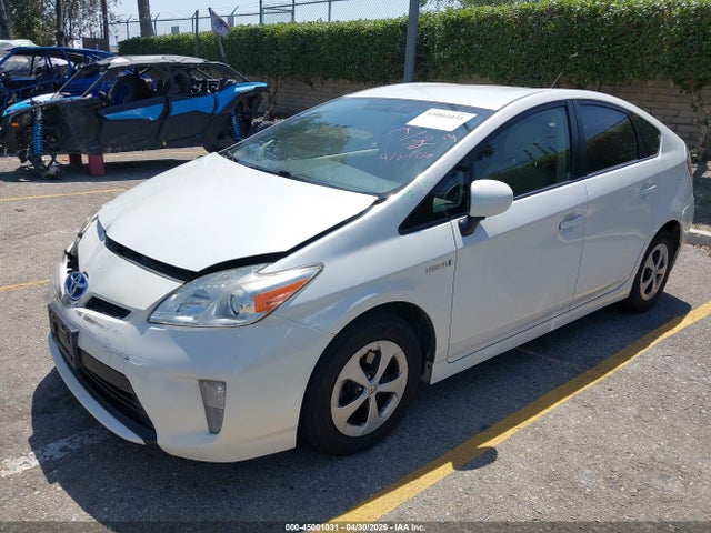 45001031 :رقم المزاد ، JTDKN3DU3E0381049 vin ، 2014 Toyota Prius Three مزاد بيع