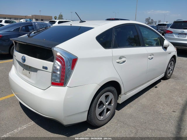 45001031 :رقم المزاد ، JTDKN3DU3E0381049 vin ، 2014 Toyota Prius Three مزاد بيع