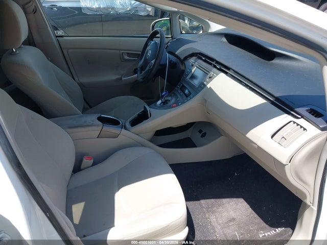 45001031 :رقم المزاد ، JTDKN3DU3E0381049 vin ، 2014 Toyota Prius Three مزاد بيع
