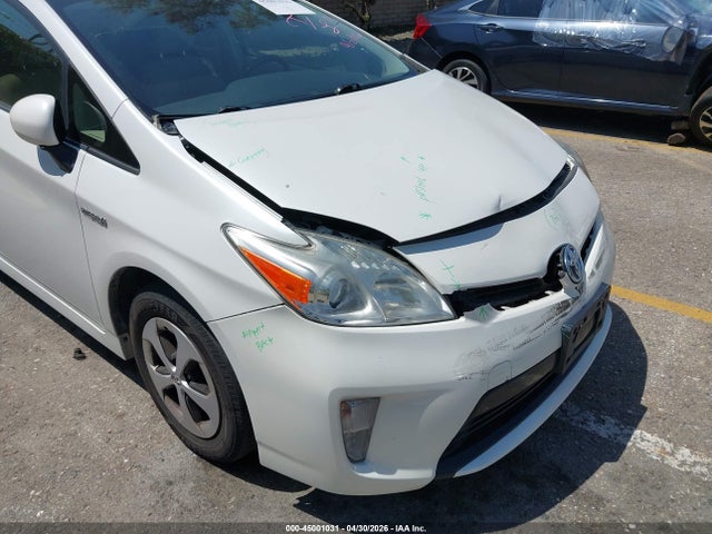 45001031 :رقم المزاد ، JTDKN3DU3E0381049 vin ، 2014 Toyota Prius Three مزاد بيع