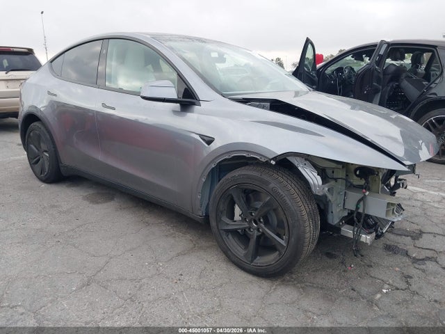 Tesla Model Y Premium Rear-wheel Drive/rear-wheel Drive 2026 7SAYGDED7TF394395 главное изображение