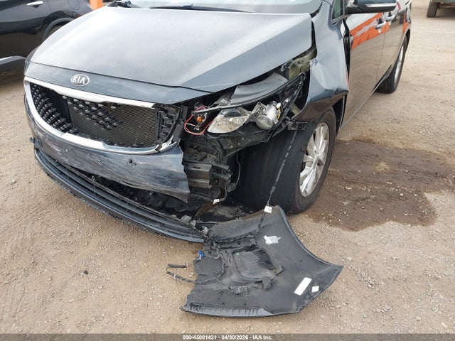 KNDMB5C15H6251652 KIA SEDONA LX