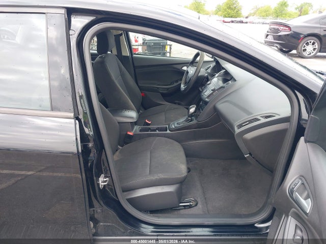 1FADP3F29JL229015 Ford FOCUS SE