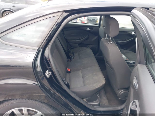 1FADP3F29JL229015 Ford FOCUS SE