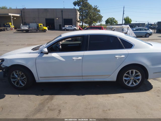 Aukcja sprzedaży 2017 Volkswagen Passat 1.8t S, vin: 1VWAT7A36HC043147, numer aukcji: 45001538