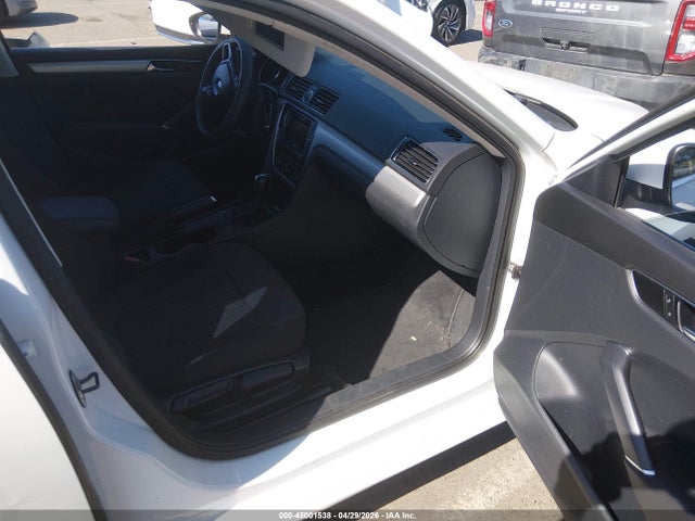 Aukcja sprzedaży 2017 Volkswagen Passat 1.8t S, vin: 1VWAT7A36HC043147, numer aukcji: 45001538