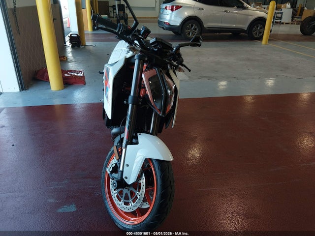 KTM 1290 Super Duke R 2017 VBKV39402HM960872 Image 5