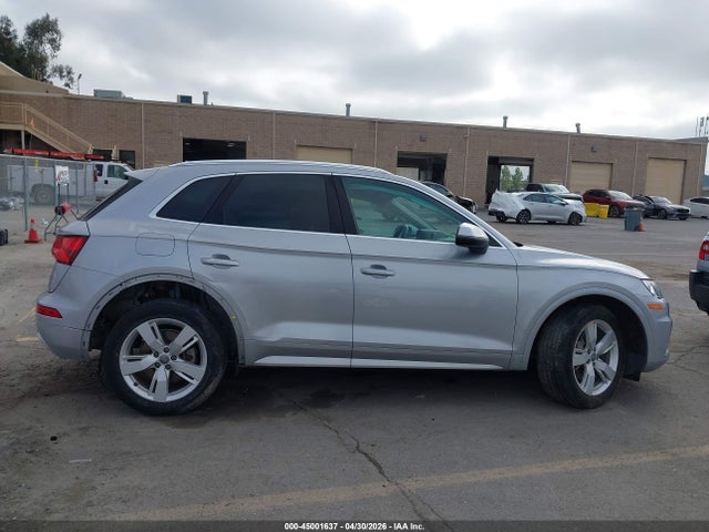 WA1BNAFY1K2017128 Audi Q5 45 Premium