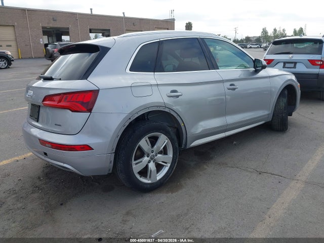 WA1BNAFY1K2017128 Audi Q5 45 Premium