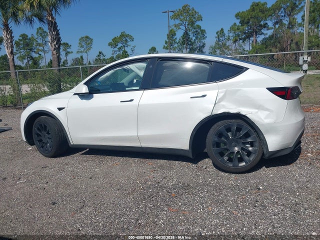 Продаж на аукціоні авто 2024 Tesla Model Y Long Range Dual Motor All-wheel Drive, vin: 7SAYGAEE8RF089942, номер лоту: 45001690