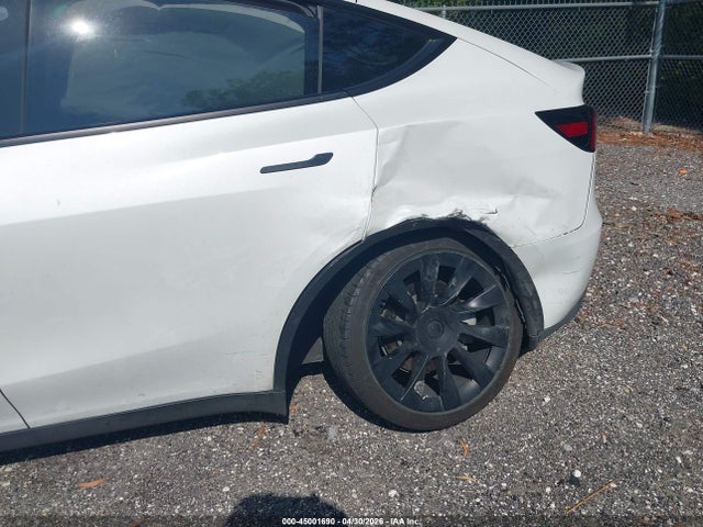 Продаж на аукціоні авто 2024 Tesla Model Y Long Range Dual Motor All-wheel Drive, vin: 7SAYGAEE8RF089942, номер лоту: 45001690