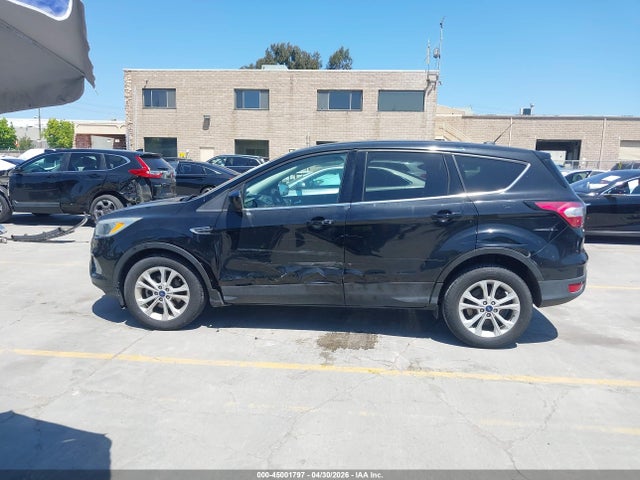 Ford ESCAPE SE 2017 1FMCU0GD1HUC51524 Image 14