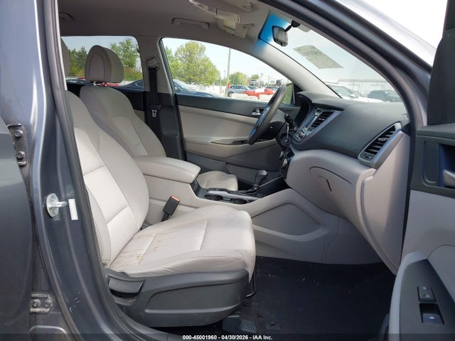 45001960 :رقم المزاد ، KM8J3CA46HU262006 vin ، 2017 Hyundai Tucson Se مزاد بيع