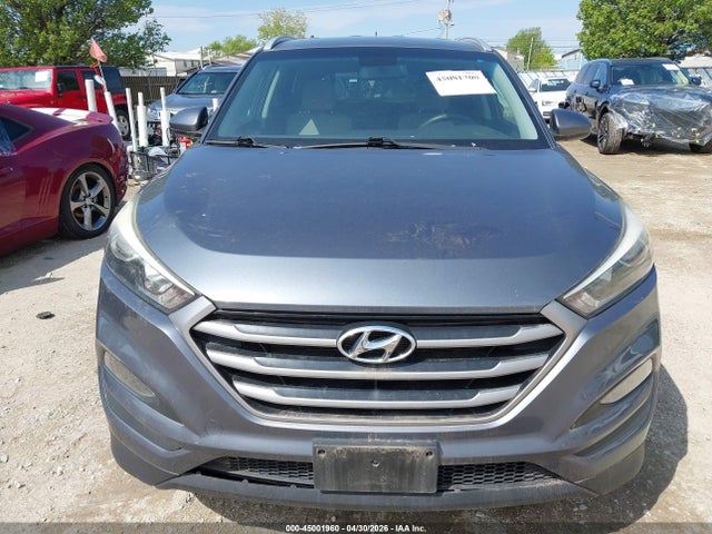 45001960 :رقم المزاد ، KM8J3CA46HU262006 vin ، 2017 Hyundai Tucson Se مزاد بيع