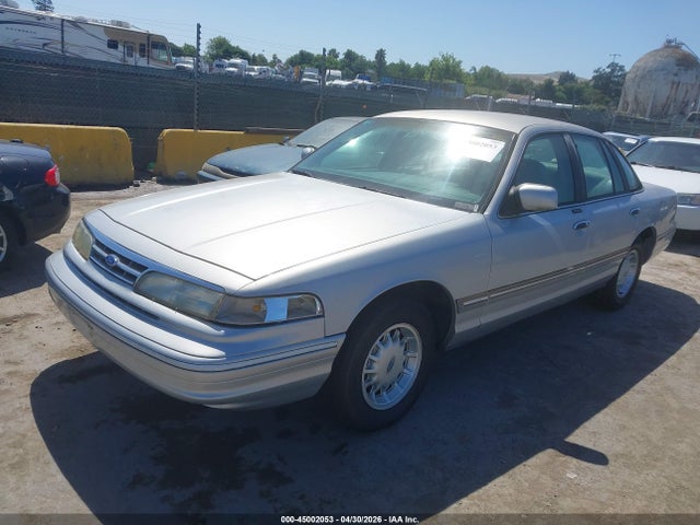 45002053 :رقم المزاد ، 2FALP74W0VX163276 vin ، 1997 Ford Crown Victoria Lx مزاد بيع