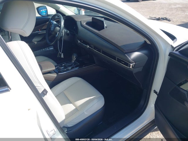 45002128 :رقم المزاد ، 3MVDMADM9MM217122 vin ، 2021 Mazda Cx-30 Premium مزاد بيع