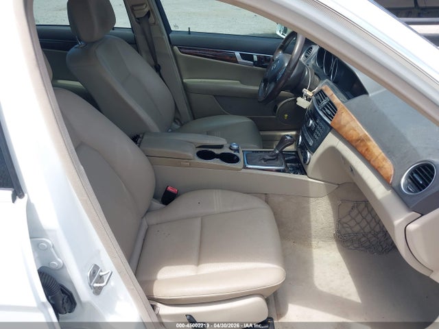 45002219 :رقم المزاد ، WDDGF4HB2DA802596 vin ، 2013 Mercedes-benz C 250 Luxury مزاد بيع