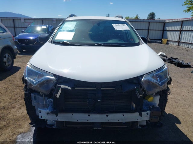 45002539 :رقم المزاد ، JTMBFREV1JJ242811 vin ، 2018 Toyota Rav4 Le مزاد بيع