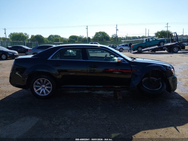 Chrysler 300C 2014 2C3CCAET1EH173384 Image 13