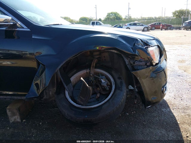 Chrysler 300C 2014 2C3CCAET1EH173384 Image 6