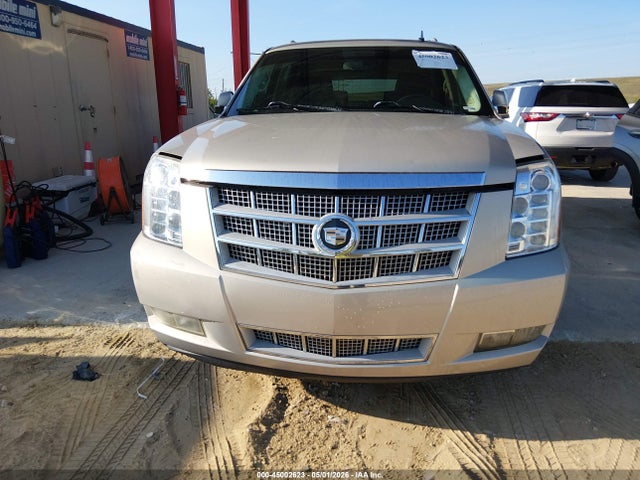 45002623 :رقم المزاد ، 1GYS4KEF5BR187279 vin ، 2011 Cadillac Escalade Esv Platinum Edition مزاد بيع