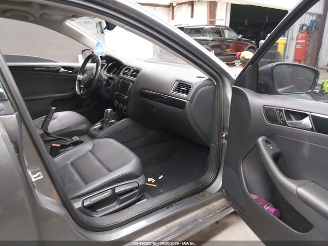 3VWL17AJXHM205843 Volkswagen Jetta 1.8t Sel