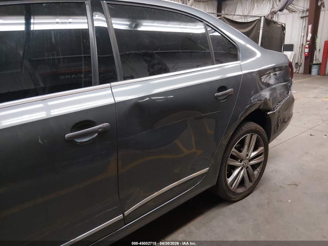 3VWL17AJXHM205843 Volkswagen Jetta 1.8t Sel