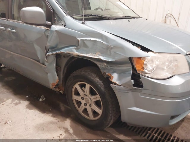 2010 Chrysler Town & Country Touring მანქანა იყიდება აუქციონზე, vin: 2A4RR5D18AR136374, აუქციონის ნომერი: 45002823