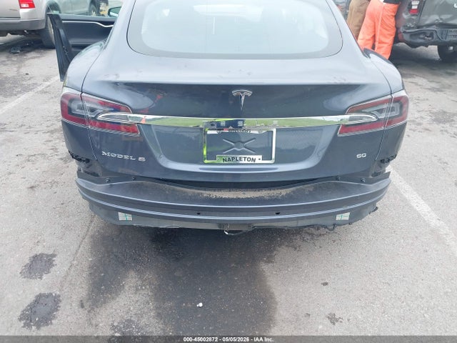 45002872 :رقم المزاد ، 5YJSA1S15EFP53663 vin ، 2014 Tesla Model S مزاد بيع