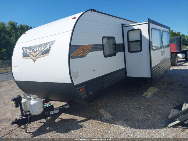 45003074 :رقم المزاد ، 4X4TWDD24LA268833 vin ، 2020 Forest River Wildwood مزاد بيع