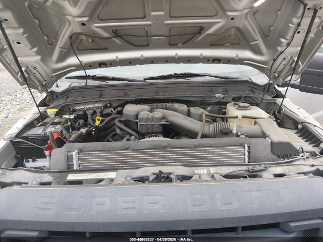 Ford F-350 Chassis Xl 2015 1FDRF3G63FED45483 Image 10